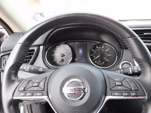 Certified 2019 Nissan Rogue SV image 8