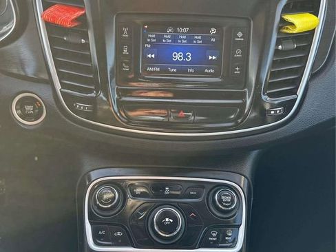 Used 2015 Chrysler 200 Limited image 25