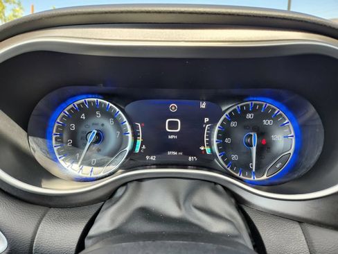 Used 2024 Chrysler Pacifica Touring-L FWD image 21