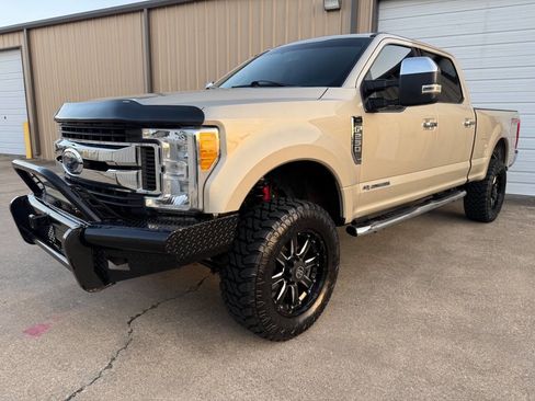 Used 2017 Ford F250 XLT w/ XLT Premium Package image 10