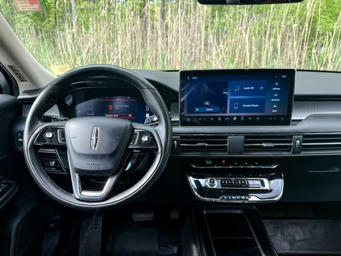 Used 2023 Lincoln Corsair AWD w/ Equipment Group 101A image 23