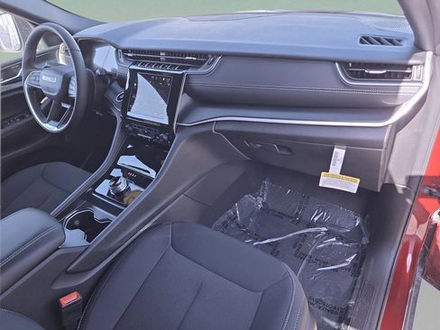 New 2025 Jeep Grand Cherokee L Laredo w/ Luxury Tech Group I RWD image 31