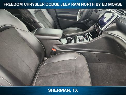 Used 2024 Jeep Grand Cherokee L Laredo AWD/4WD image 9