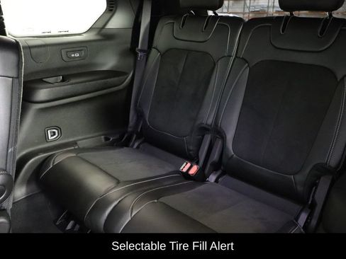 Used 2024 Jeep Grand Cherokee L Altitude RWD image 17