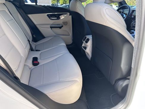Used 2025 Mercedes-Benz GLC 300 GLC 300 image 32