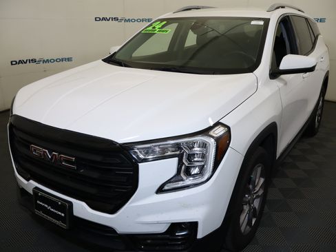 Used 2024 GMC Terrain SLT AWD/4WD image 12