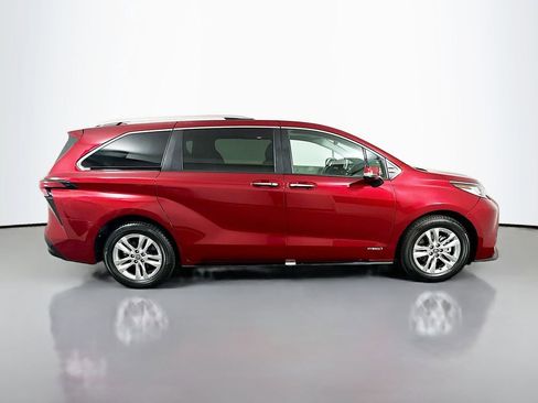 Used 2021 Toyota Sienna Limited image 4