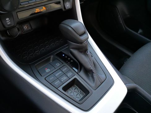 Certified 2025 Toyota RAV4 LE AWD/4WD image 24