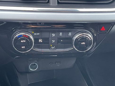 Used 2025 Chevrolet Trax LT image 25