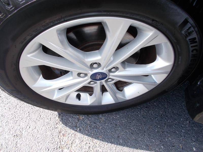 Used 2017 Ford Escape SE w/ Equipment Group 201A FWD image 17