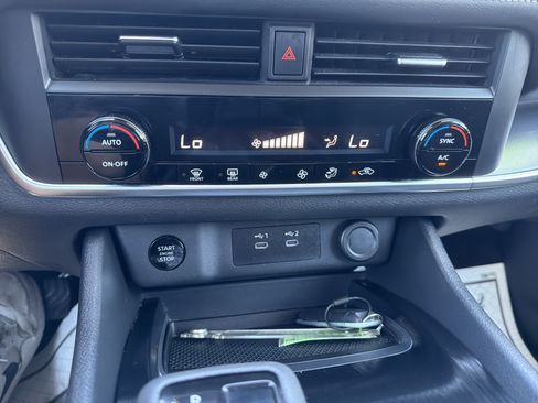 Used 2024 Nissan Rogue SV AWD/4WD image 28