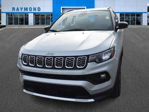 Used 2025 Jeep Compass Limited AWD/4WD image 8