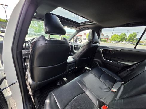 Used 2021 Toyota RAV4 SE w/ Weather & Moonroof Package AWD/4WD image 11