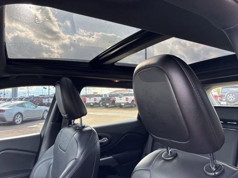 Used 2020 Jeep Cherokee High Altitude image 37