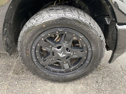 Used 2021 RAM 1500 Limited w/ Body Color Bumper Group image 9