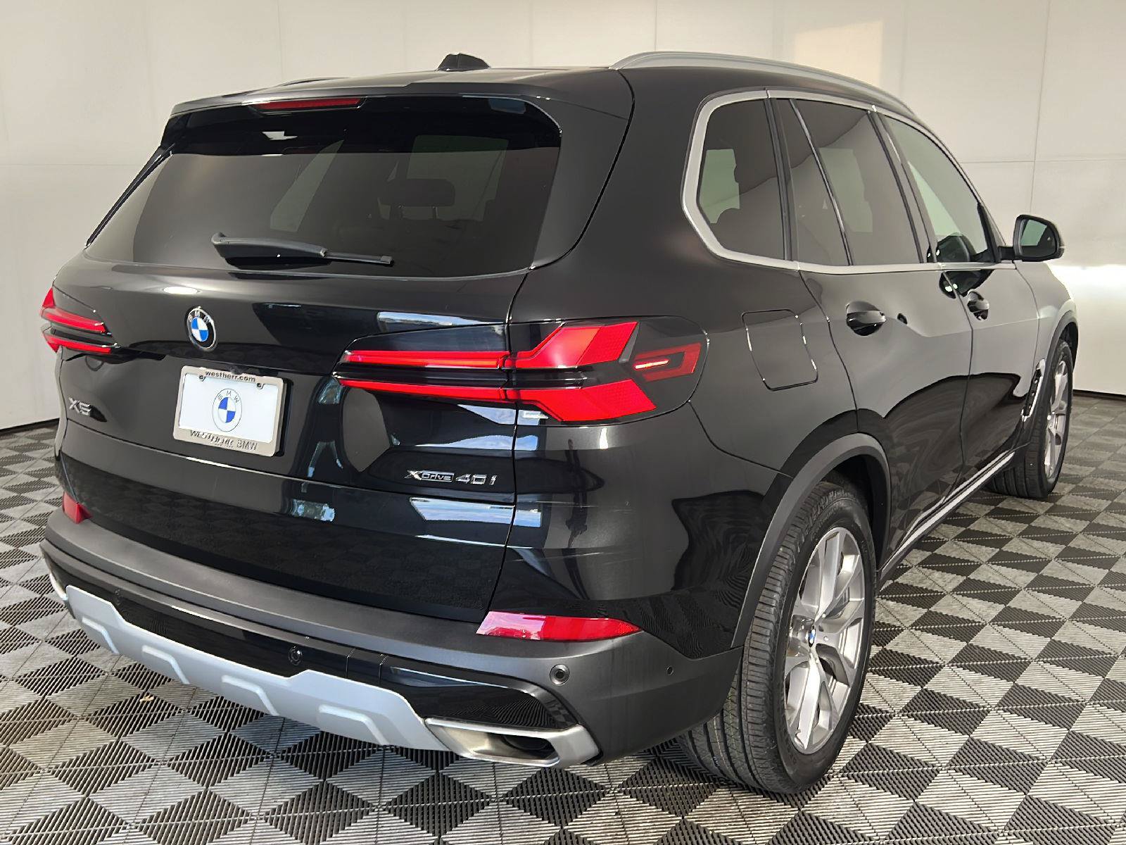 Used 2025 BMW X5 xDrive40i w/ Premium Package AWD/4WD image 6