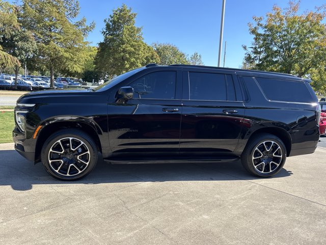 Used 2025 Chevrolet Suburban RST w/ Comfort Package AWD/4WD image 11