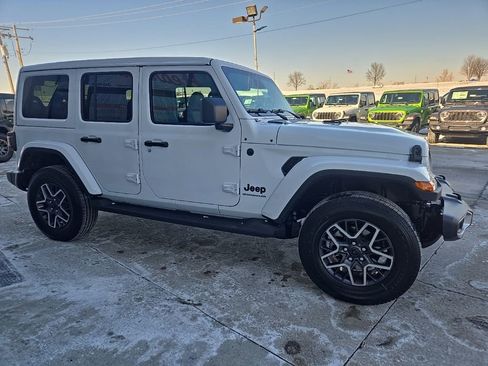 New 2026 Jeep Wrangler Unlimited Sahara AWD/4WD image 10