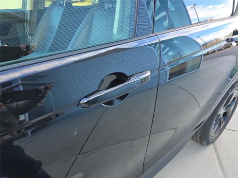 Used 2023 Land Rover Discovery Sport S image 15