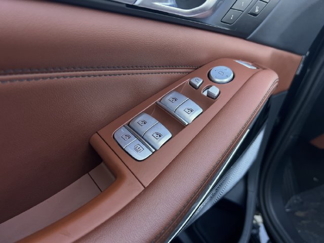 Used 2024 BMW ALPINA XB7 AWD/4WD image 11