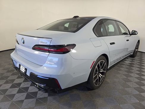 Used 2023 BMW 760i xDrive w/ Luxury Rear Seating Package AWD/4WD image 5