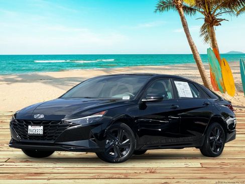 Used 2023 Hyundai Elantra SEL FWD image 2