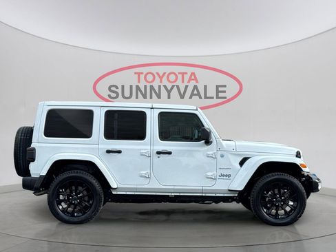 Used 2024 Jeep Wrangler Unlimited Sahara image 9