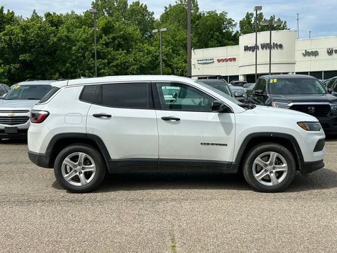 Used 2024 Jeep Compass Sport AWD/4WD image 3
