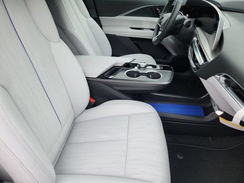 New 2026 Cadillac Lyriq Signature Sport AWD/4WD image 22