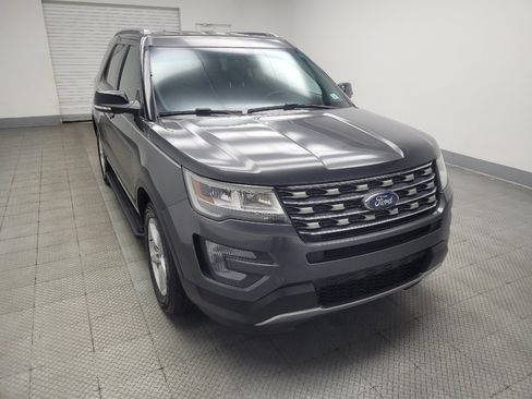 Used 2017 Ford Explorer XLT AWD/4WD image 13
