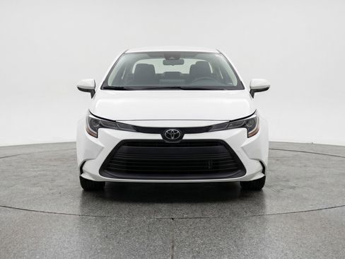 Used 2025 Toyota Corolla LE FWD image 2