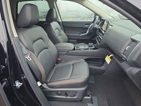 New 2025 Nissan Pathfinder SL w/ Black Appearance Package image 9