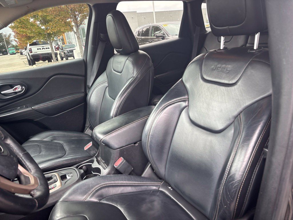 Used 2017 Jeep Cherokee Limited AWD/4WD image 12