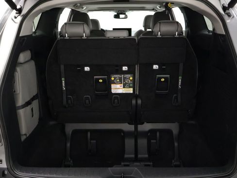 Used 2026 Toyota Sienna XLE FWD image 21