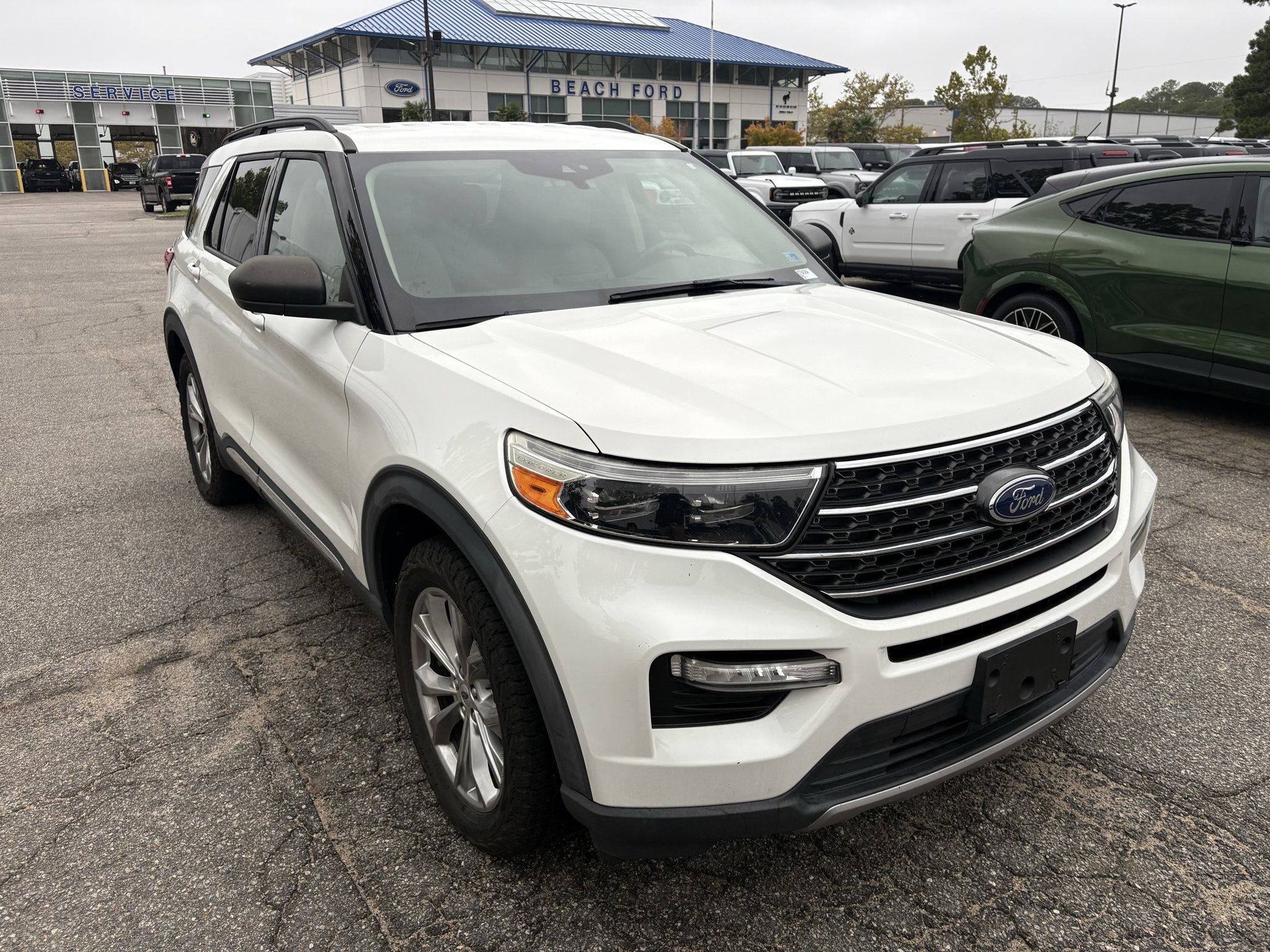 Used 2020 Ford Explorer XLT w/ Equipment Group 202A AWD/4WD image 3