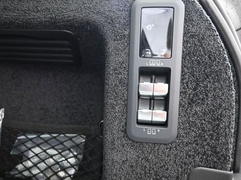 New 2025 Land Rover Range Rover Long Wheelbase SE image 19