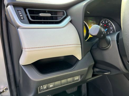 Used 2022 Toyota RAV4 XLE Premium image 29