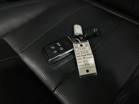 Used 2020 Land Rover Discovery HSE image 40