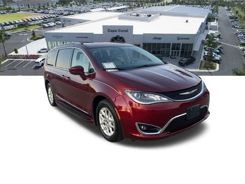 Certified 2020 Chrysler Pacifica Touring-L image 10