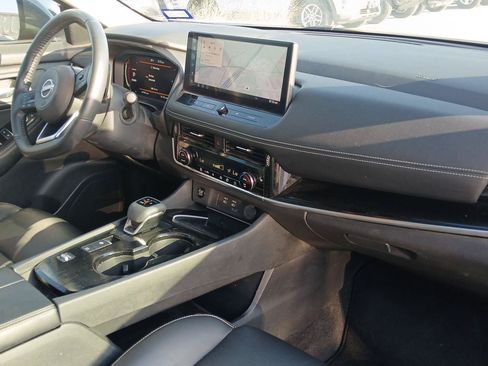 Used 2024 Nissan Rogue SL FWD image 11