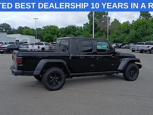 Used 2023 Jeep Gladiator Sport AWD/4WD image 3