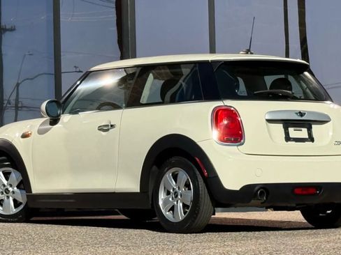Used 2015 MINI Cooper 2-Door Hardtop image 8