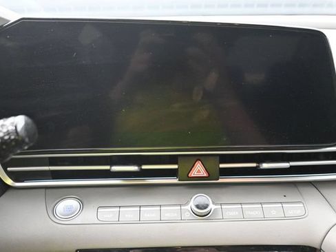 Used 2024 Hyundai Elantra SEL FWD image 28