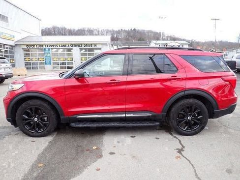 Used 2023 Ford Explorer XLT w/ Equipment Group 202A AWD/4WD image 10