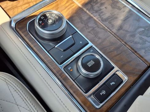 Used 2019 Ford Expedition Platinum AWD/4WD image 16