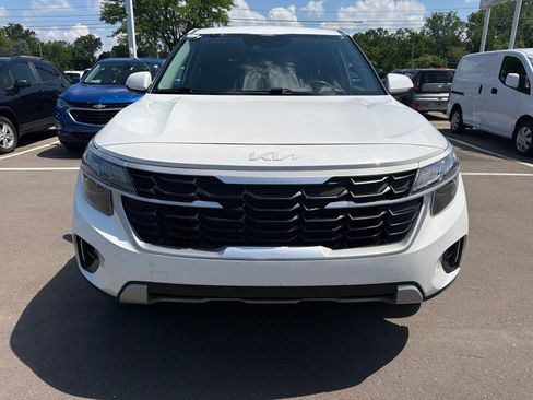 Used 2024 Kia Seltos LX AWD/4WD image 2