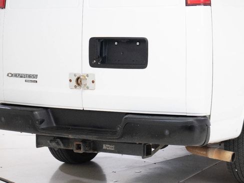 Used 2014 Chevrolet Express 3500 3500 3dr Extended Cargo Van image 18