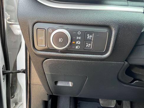 Used 2021 Ford Explorer XLT w/ Equipment Group 202A AWD/4WD image 23