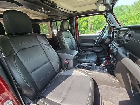 Used 2022 Jeep Wrangler Unlimited Sahara w/ Cold Weather Group AWD/4WD image 17