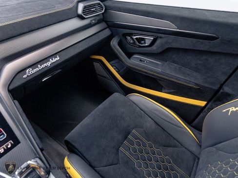 Used 2023 Lamborghini Urus Performante AWD/4WD image 16
